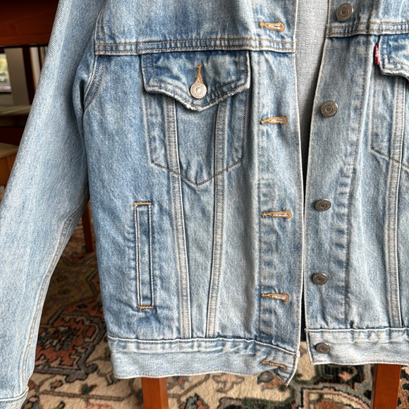 Excellent condition Levi’s light wash Jean jacket relaxed fit - Picture 3 of 4